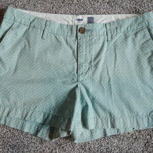 Old Navy 3" inseam Green Chino Shorts Size 8, good condition!